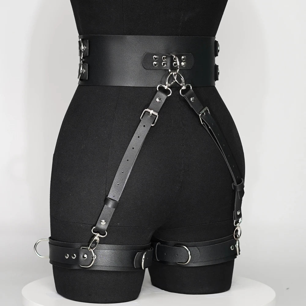 Sexy Harness Ketten BH Gürtel Damen Lack und Leder Fetisch Bdsm Bondage Dessous